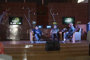 Seorang pembicara talk show sedang menyampaikan materi nya, Rabu (28/5).