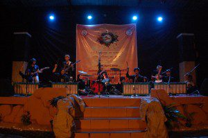 Sanggar Nuun dalam Festival Bahasa dan Budaya UKM SPBA, Minggu (19/4).