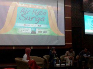 Talkshow Air Mata Tuhan karya Aguk Irawan diselenggarakan di Convention Hall lantai 2, Sabtu (16/5).