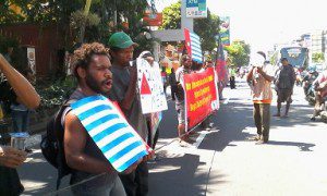 Massa dari Aliansi Mahasiswa Papua menuntut dibukanya demokrasi untuk Papua Barat.